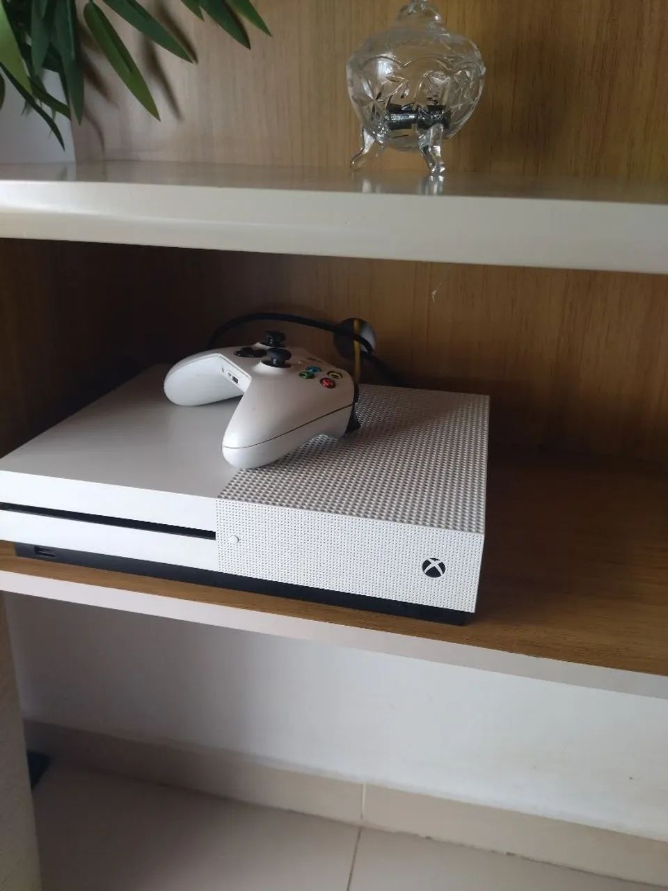 ÚNICO DONO Console Xbox One S 1TB + 1 controle  - Foto 2