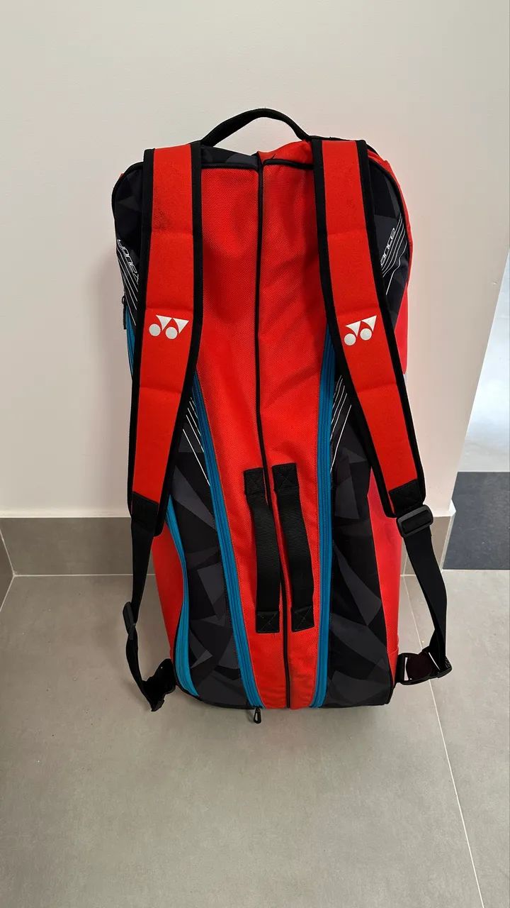 Raqueteira Yonex Pro 92226 X6 Vermelha - Esportes de Quadra e Ao