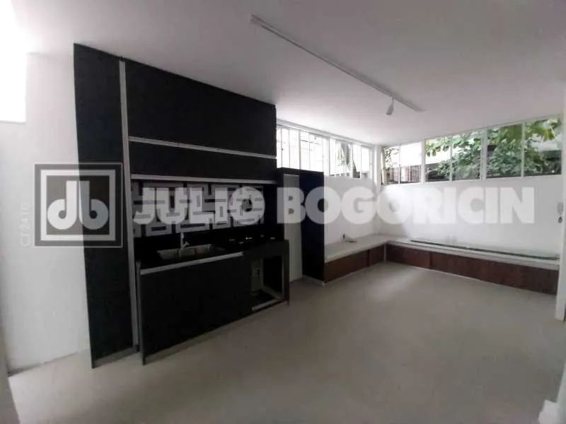 Excelente prédio à venda na Glória - Loja - 3 apartamentos
