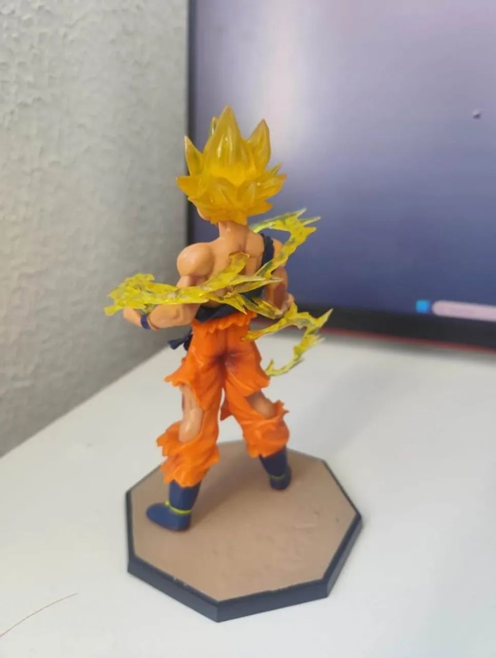 GOKU SUPER SAIYAJIN - FIGURA DE COLEÇÃO  - Foto 3