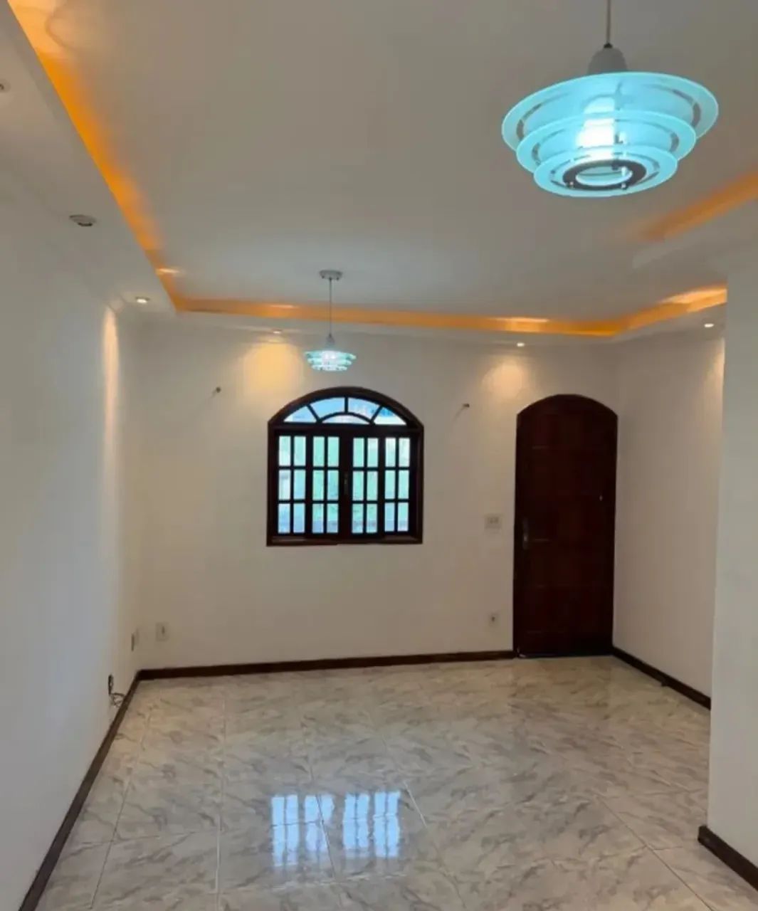 CASA COM 2 QUARTOS EM KENNEDY - ACEITO ENTRADA