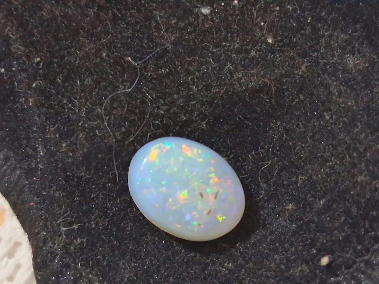 Pedra presiosa OPALA.