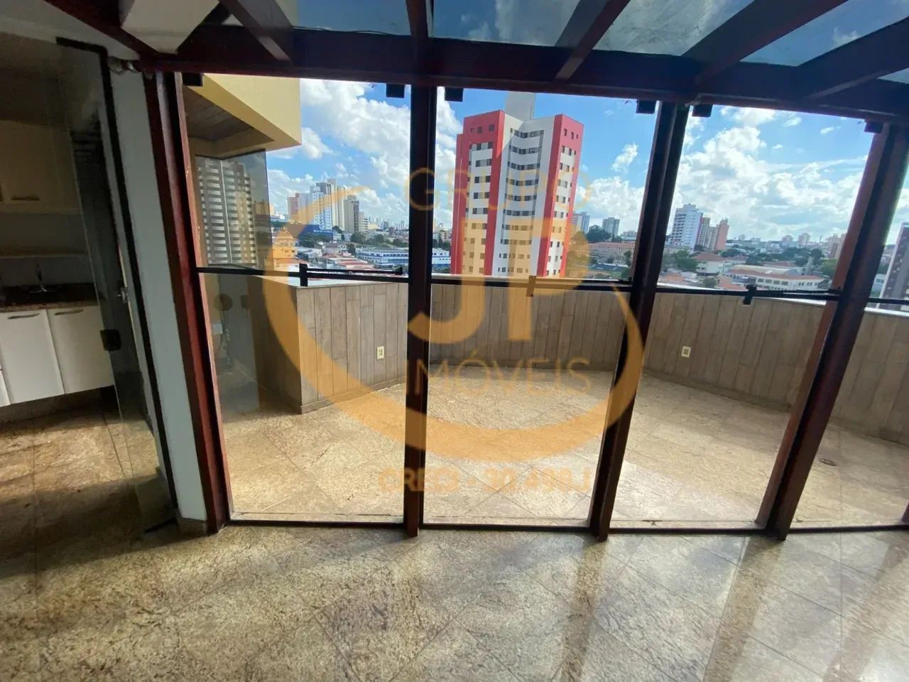 Duplex 214 m² com Suíte Master, Closets e Varandas/ Zona Central