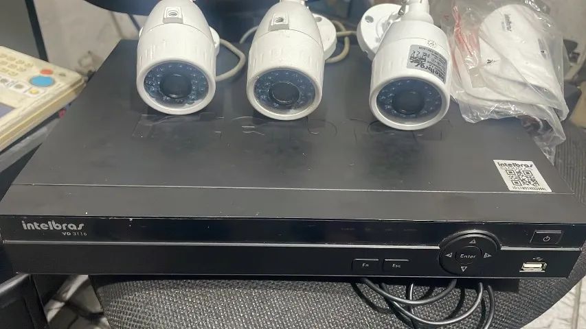 Vendo dvr MD 3116 com 3 câmaras 