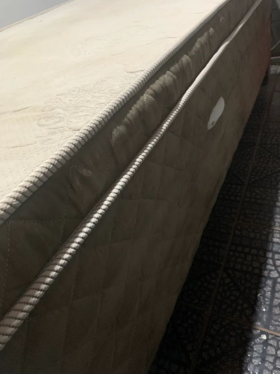 Cama box solteiro com baú e molas ensacadas