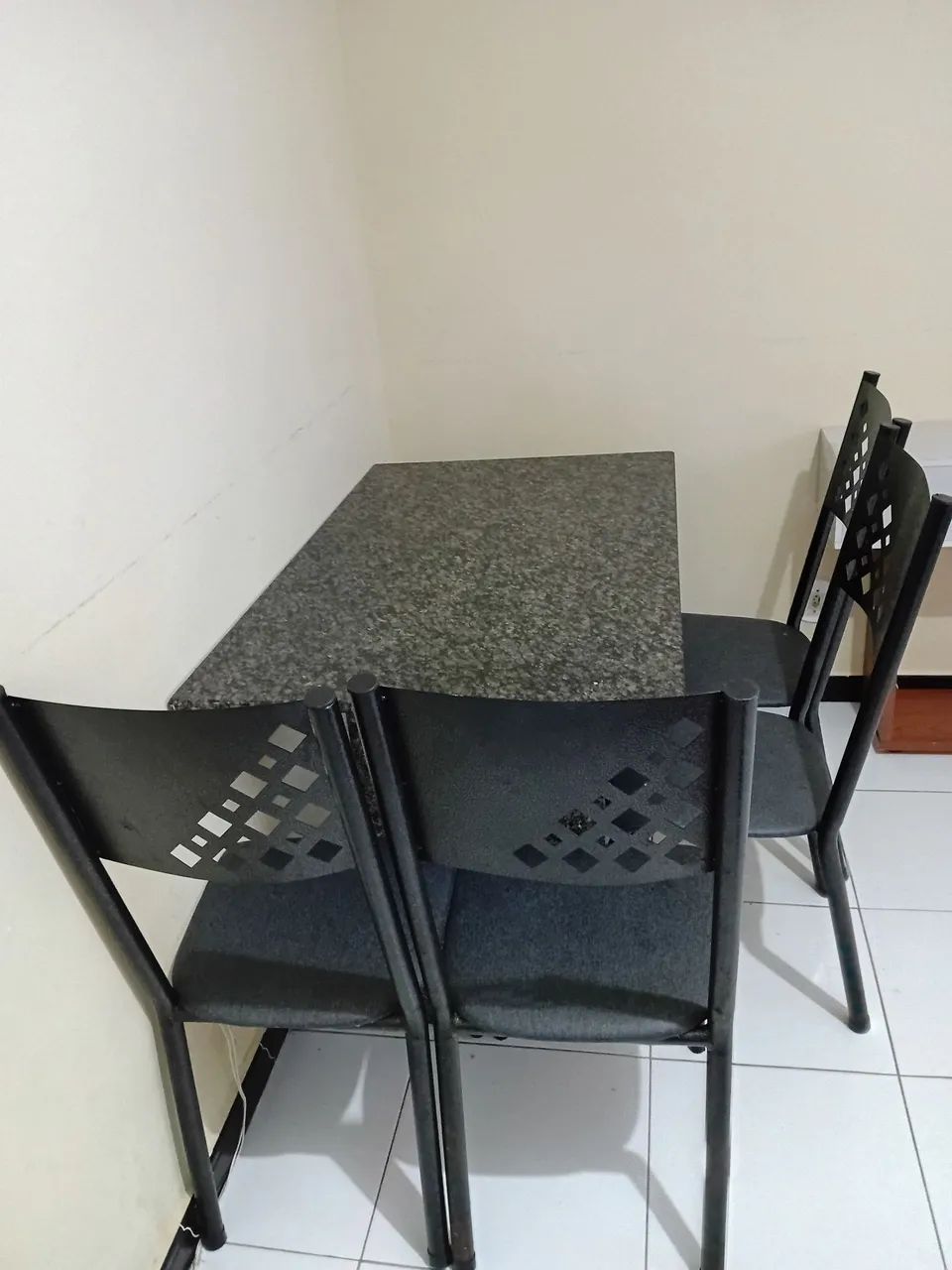 Mesa de mármore de 4 cadeira sem nova  - Foto 2