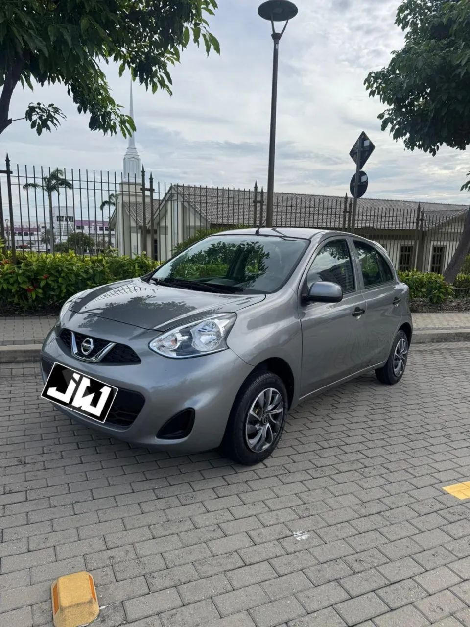 Nissan March 2016