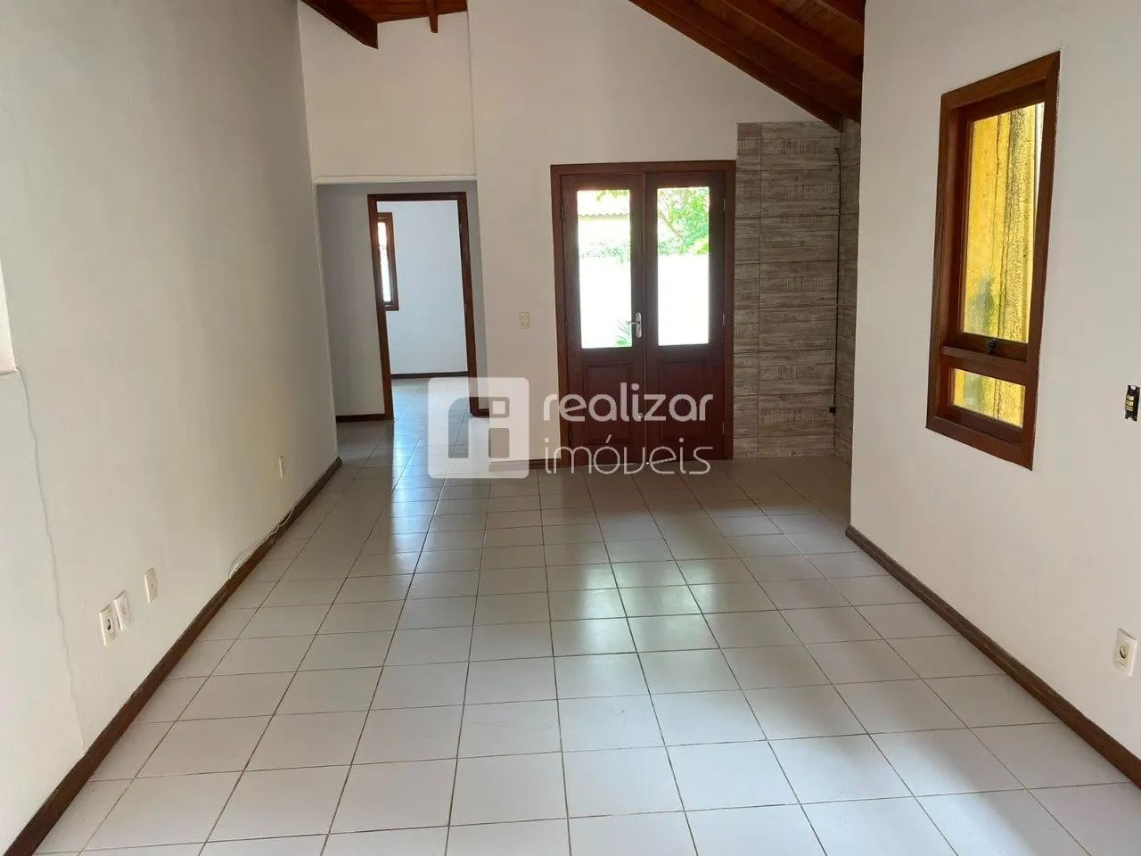 Casa 3 dormitórios suítes no Bairro Rio Tavares em Florianópolis - Foto 2