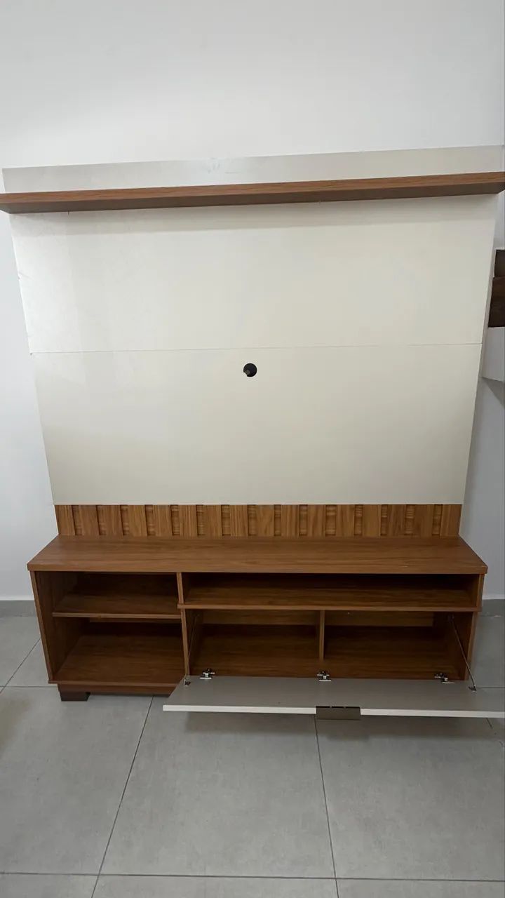 Rack para TV até 55? | Madeira e Off-White | Excelente Estado