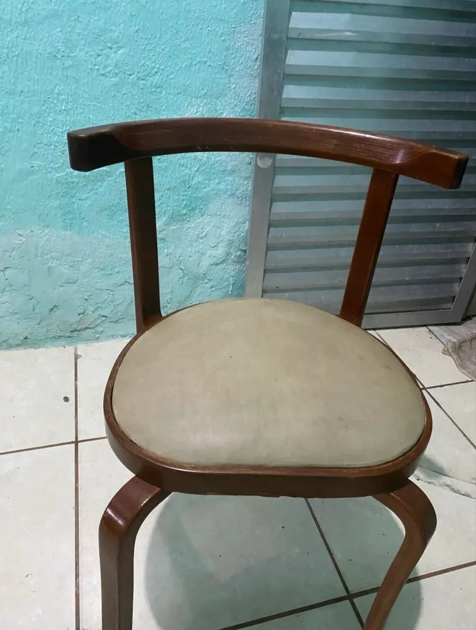 Mesa com quatro cadeira  - Foto 4