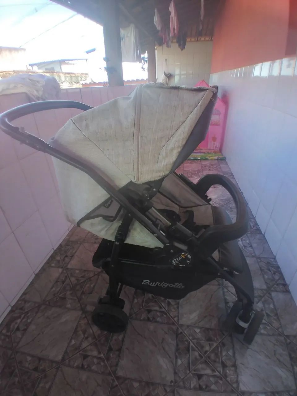 Vendo carrinho de bebê burigoto  - Foto 2