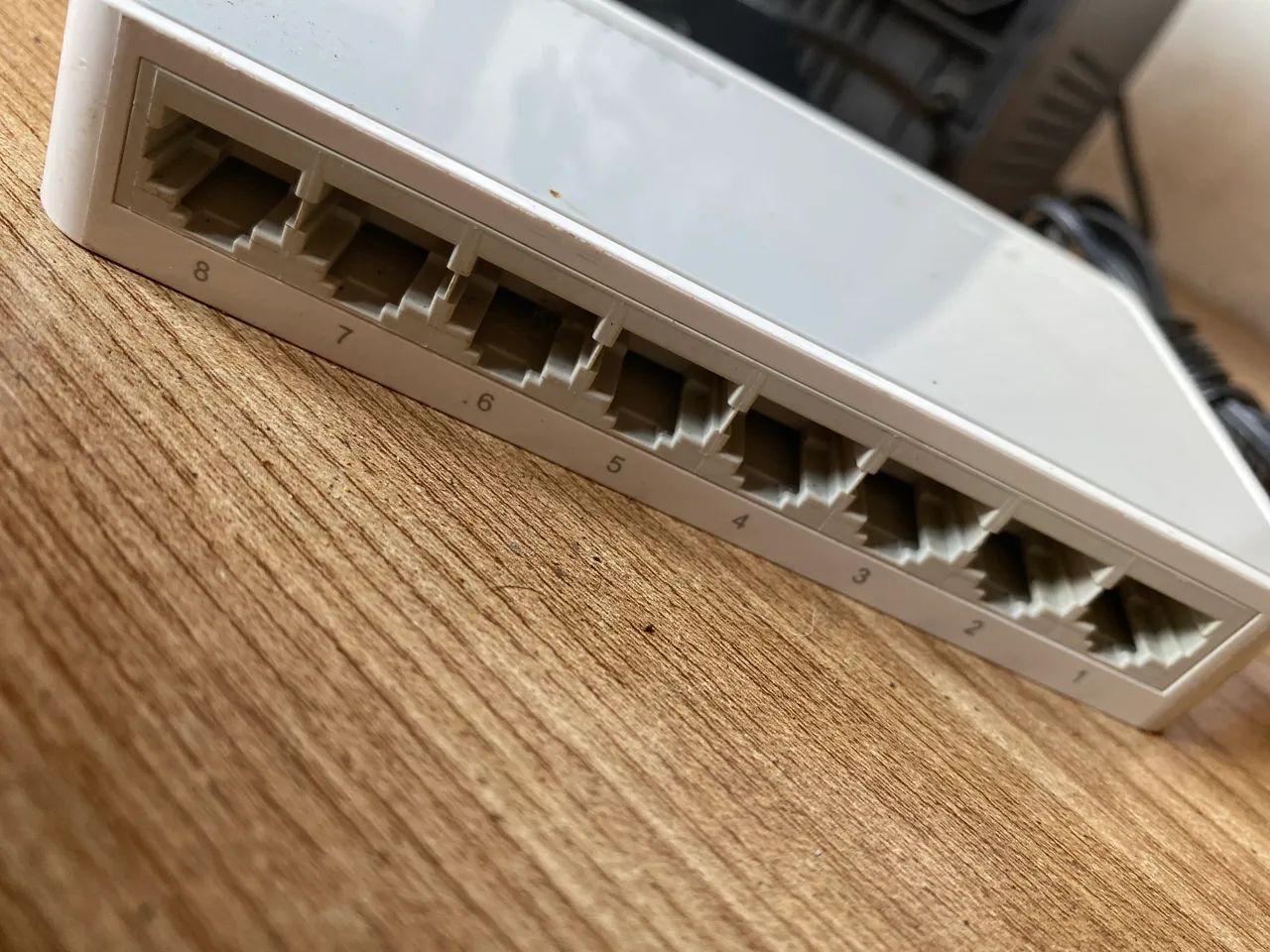 Vendo um switch TP-Link TL-SF1008D. com 8 portas.  - Foto 3