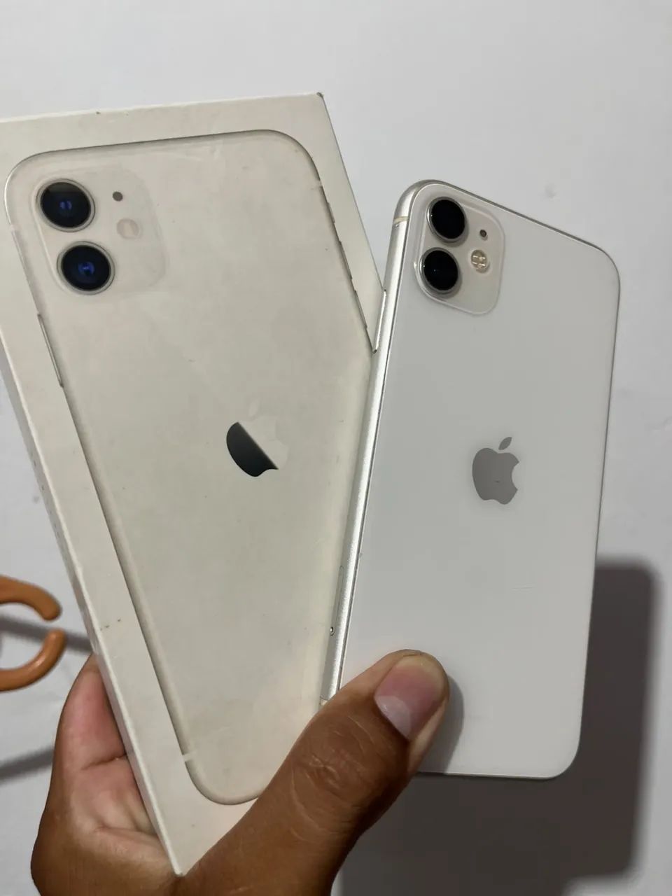 iPhone 11 64 gb branco/preto 