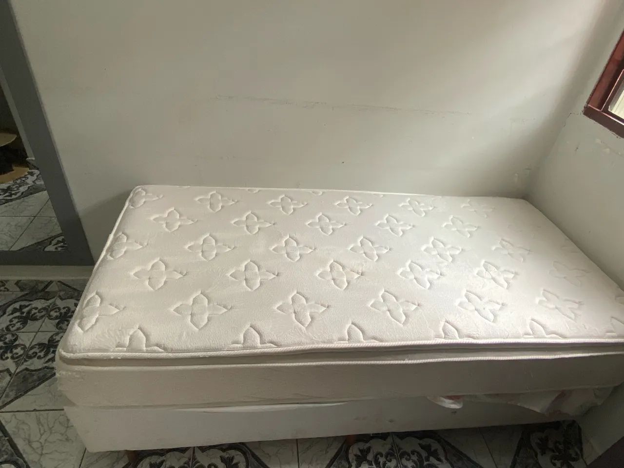Vende-se cama de solteiro 