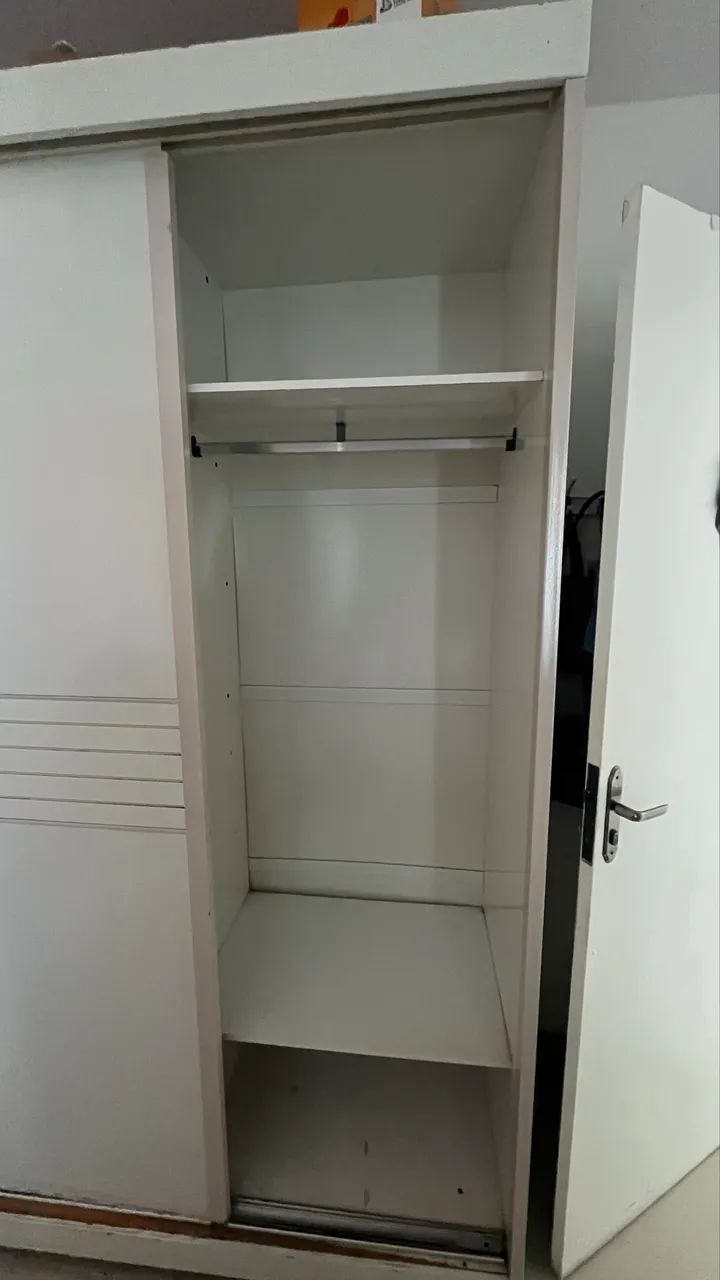 Guarda-roupa usado