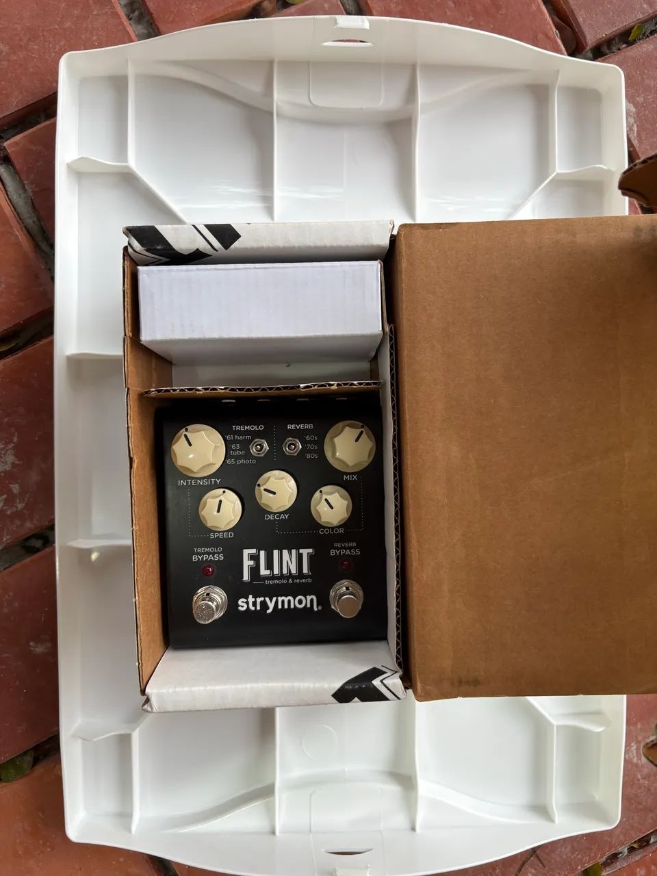 Strymon Flint Reverb / Tremolo - Instrumentos musicais - Brooklin