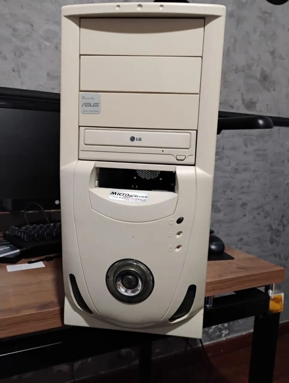 Gabinete Full Tower com Baias para DVD