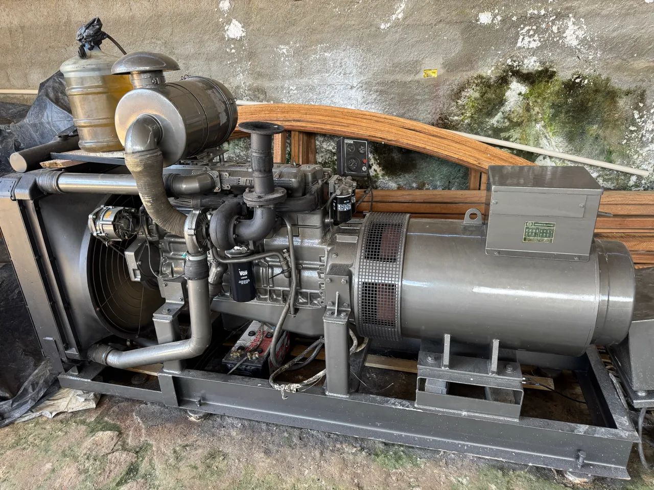 Gerador 180 KVA COM MOTOR a Disel MWM série 10 - Foto 2