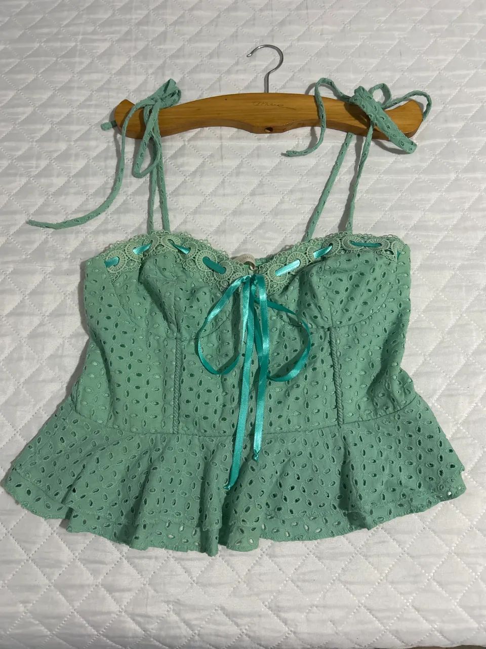 Blusa de alcinha da marca salgunamu