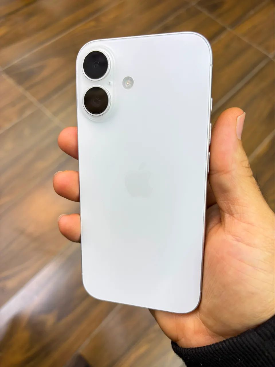 iPhone 16
