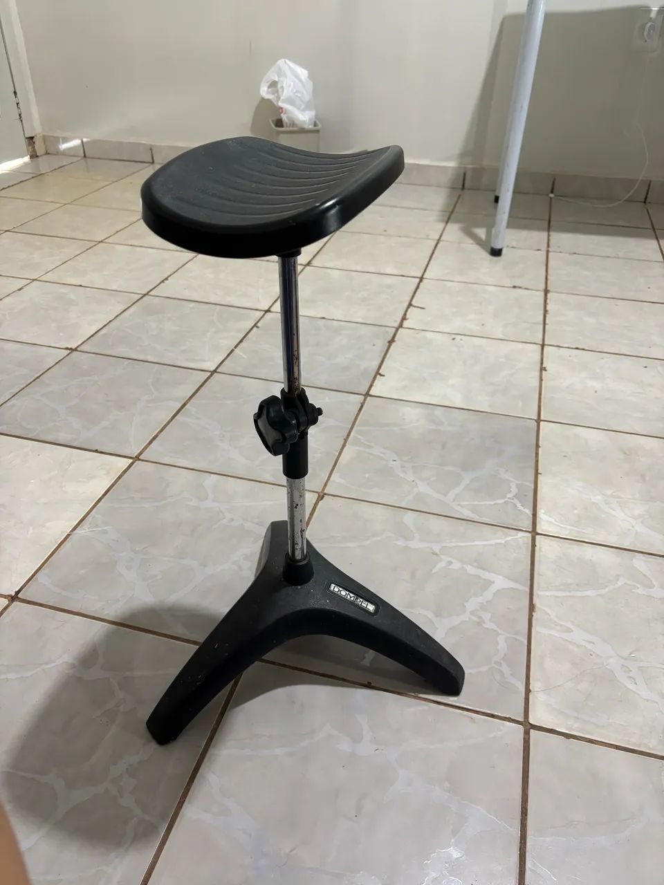 Vendo tripé para pedicure - Foto 3