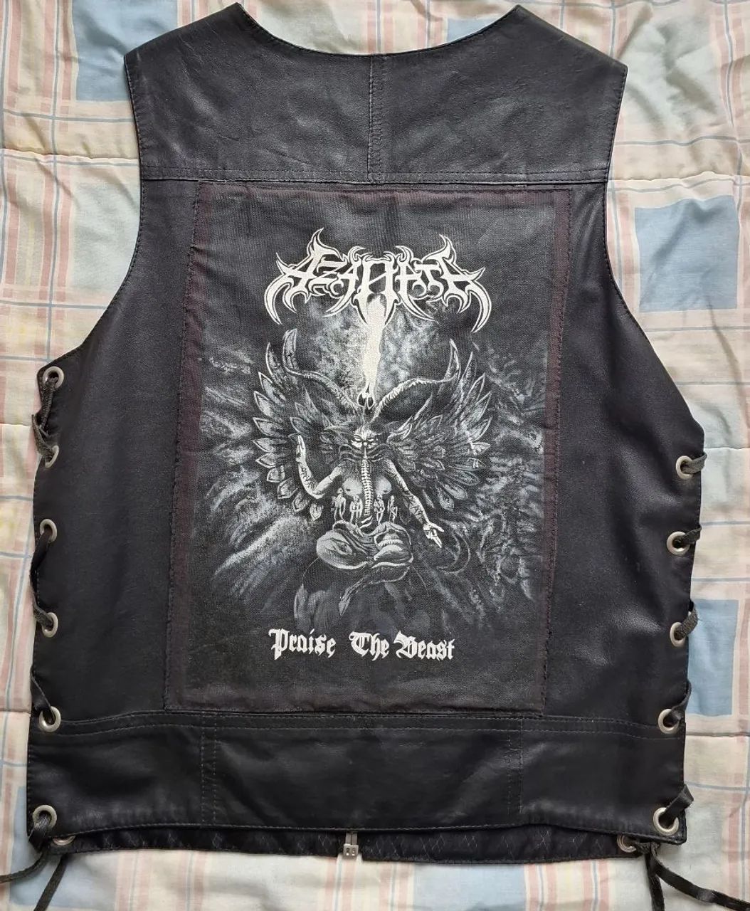 Colete couro legítimo com patchs metal extremo tamanho - Foto 2