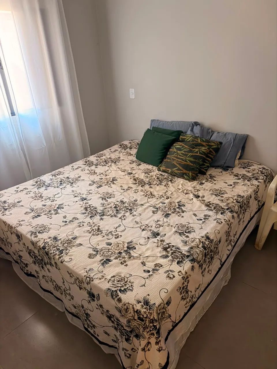 VENDE-SE CAMA KING SIZE COM COLCHÃO