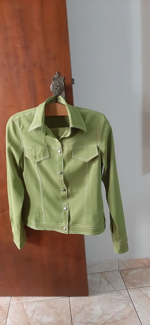 Conjunto verde - calça e jaqueta - Foto 2
