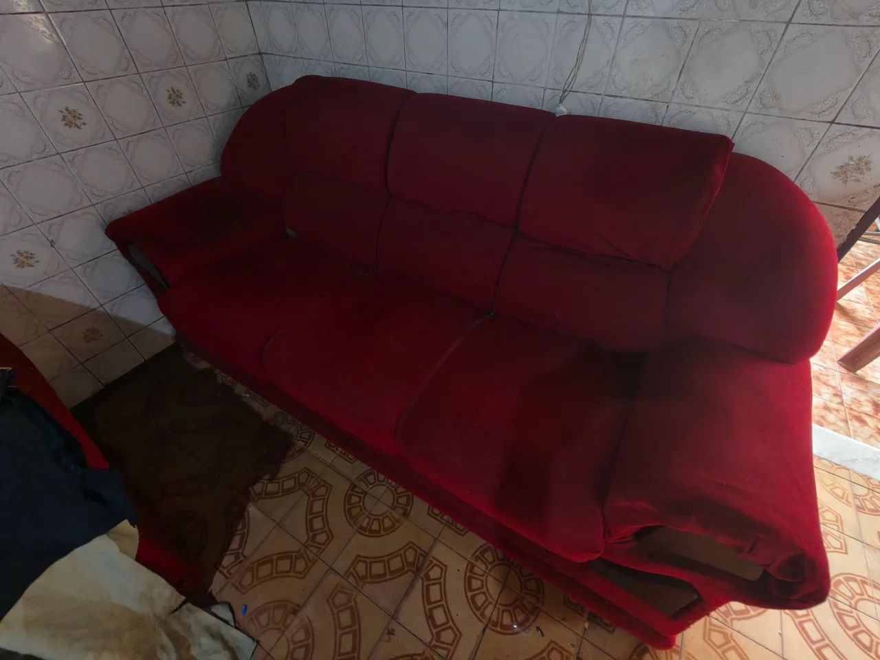 Sofá Vermelho 3 Lugares Confortável e Elegante - Foto 2
