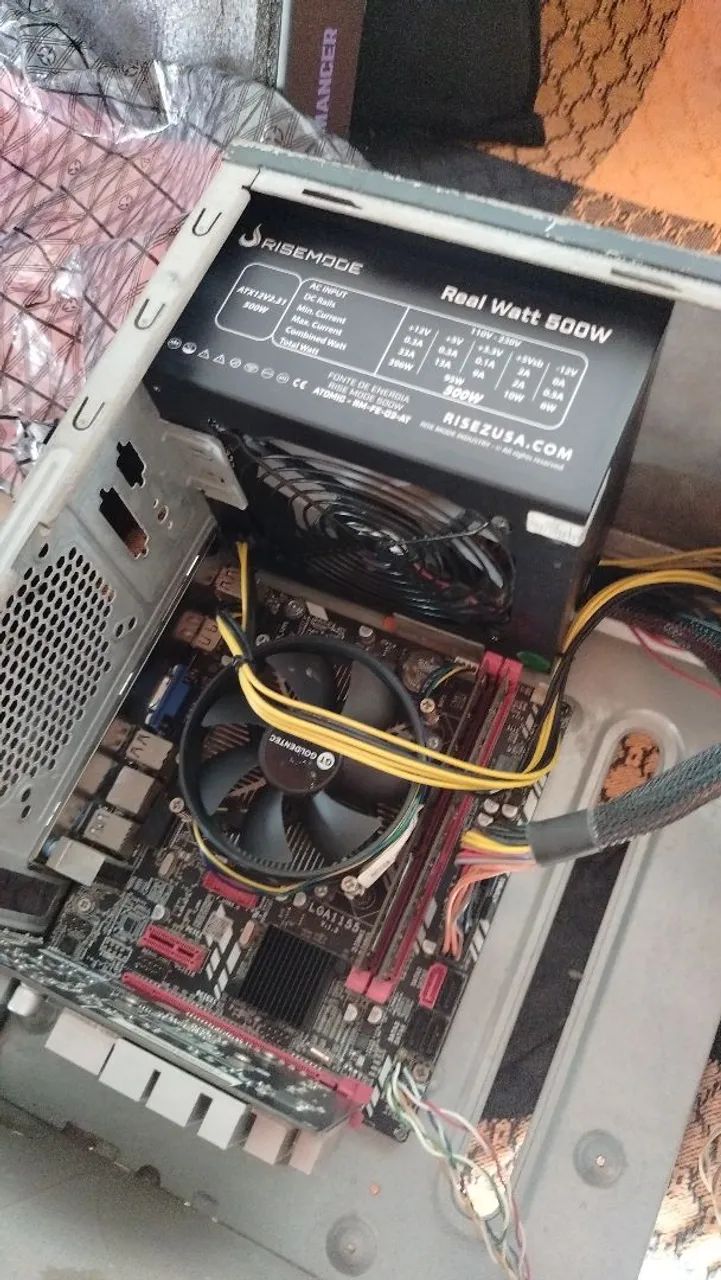 Peças de computador.