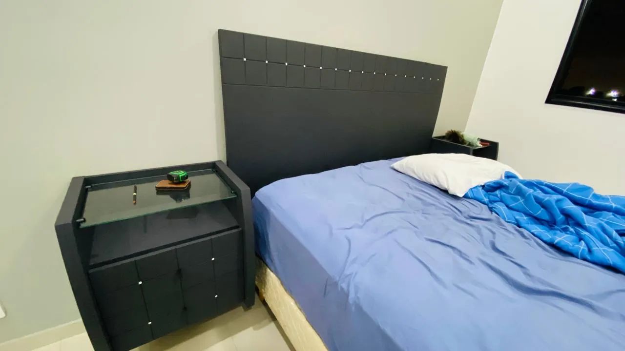 Cabeceira de cama com 2 criado mudo - Foto 3