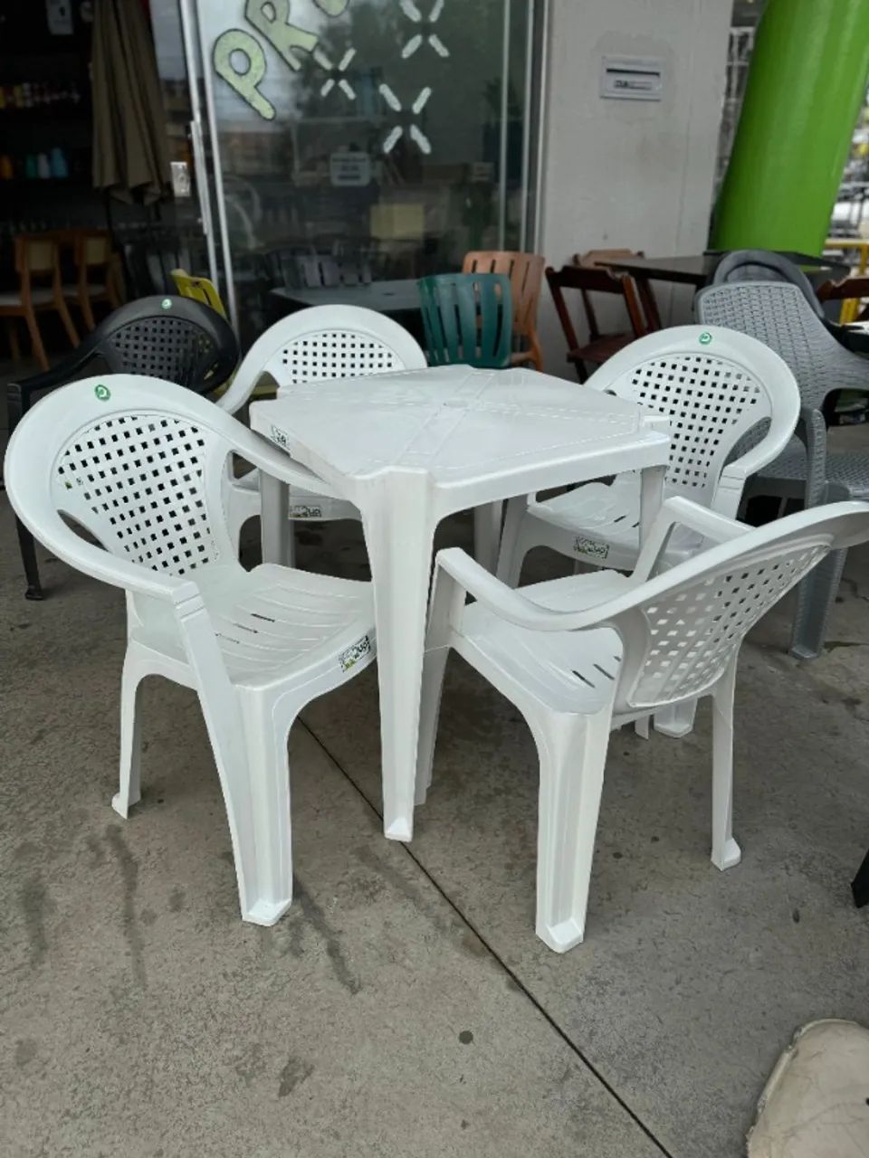 Jogo de mesa e cadeiras com braço - Foto 3