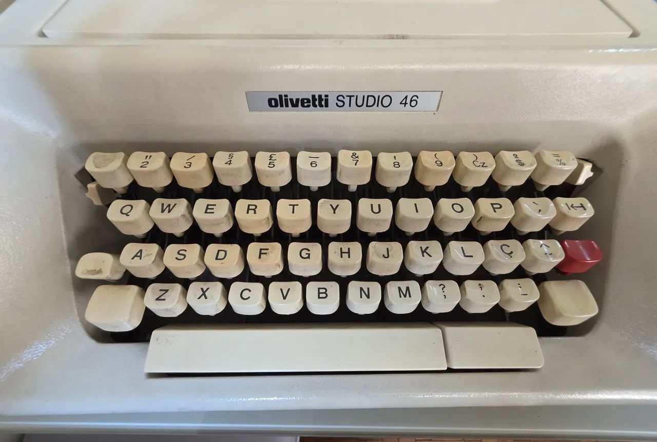 Máquina de Escrever Olivetti Studio 46 Manual - Perfeito Estado  - Foto 2