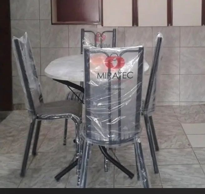 Mesa com tampo de Mármore branca
