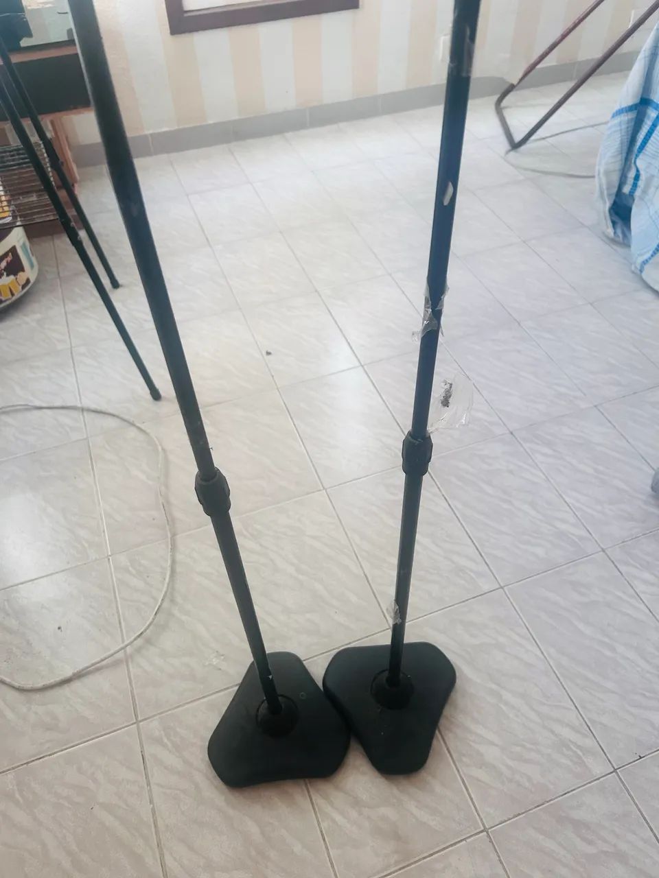 Suporte para caixas de Home Theater 
