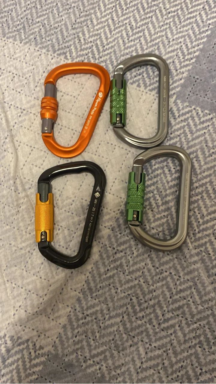 Mosquetões de 3 movimentos zeros nunca usados das marcas petzl, alpen pass e Sid up