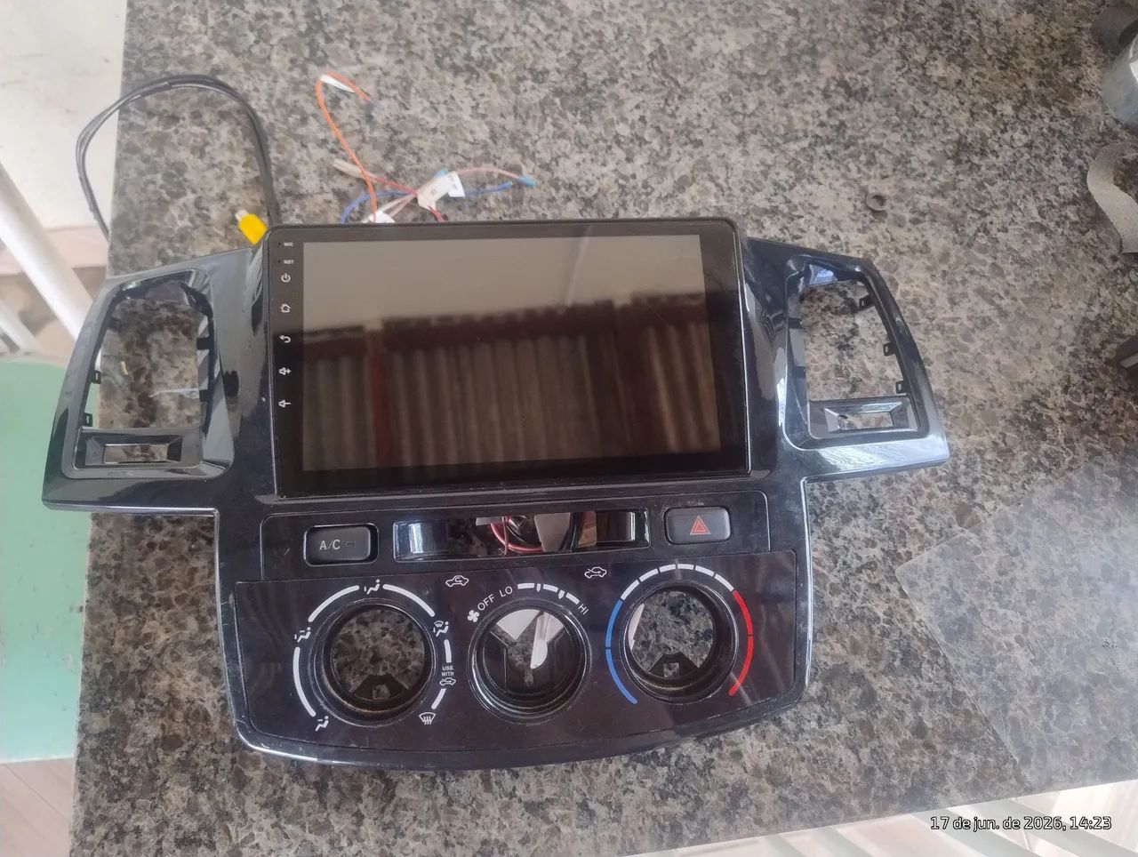 Multimídia Hilux com moldura  - Foto 3