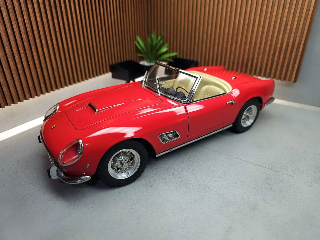 Miniatura Ferrari 250 Califórnia CMC 1/18 - Foto 2