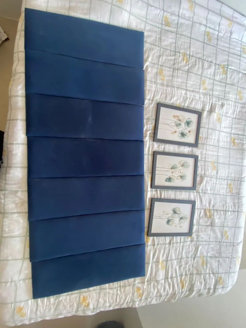 Cama, cabeceira e quadrinhos decorativos ! - Foto 3