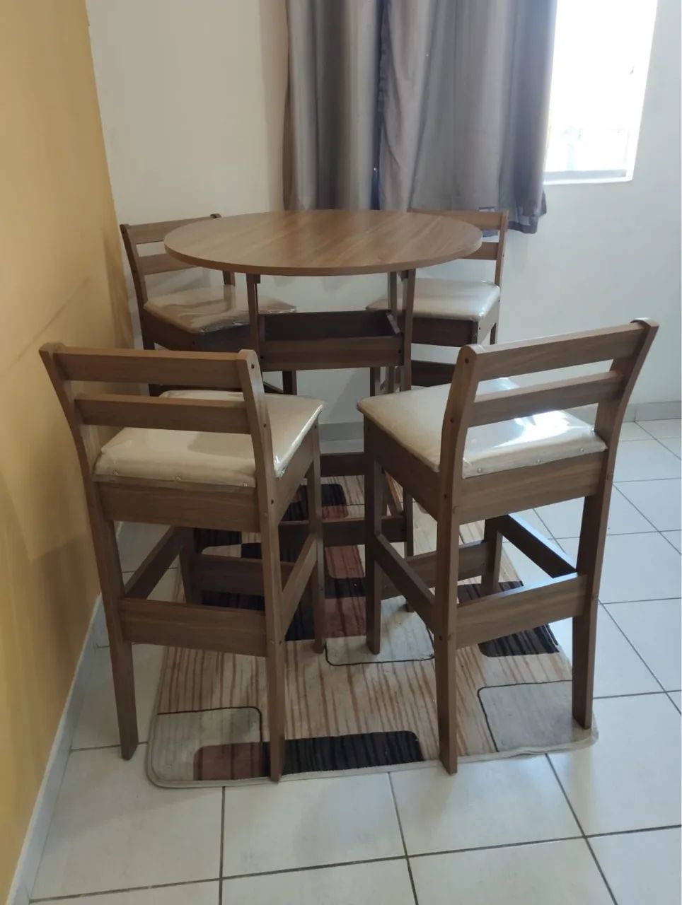 Conjunto de Mesa Bistrô c 4 cadeiras 