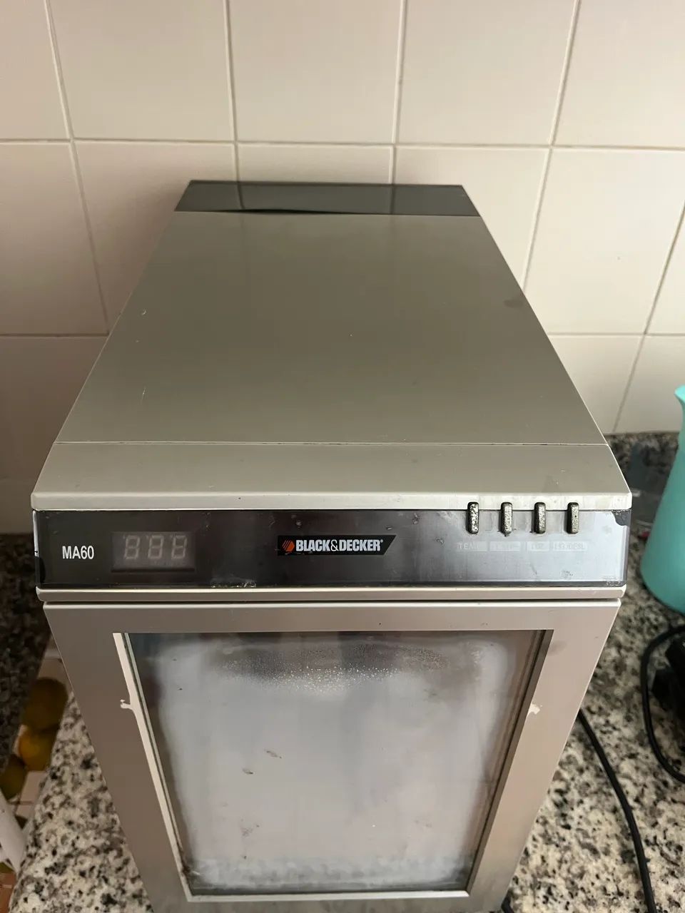 Mini Adega Black e Decker MA60