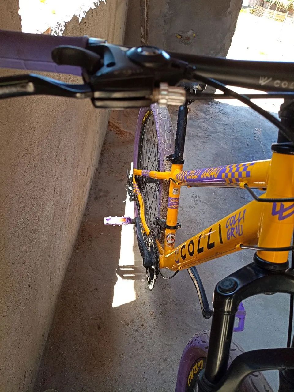 Vendo bicicleta semi nova com nota fiscal  - Foto 2