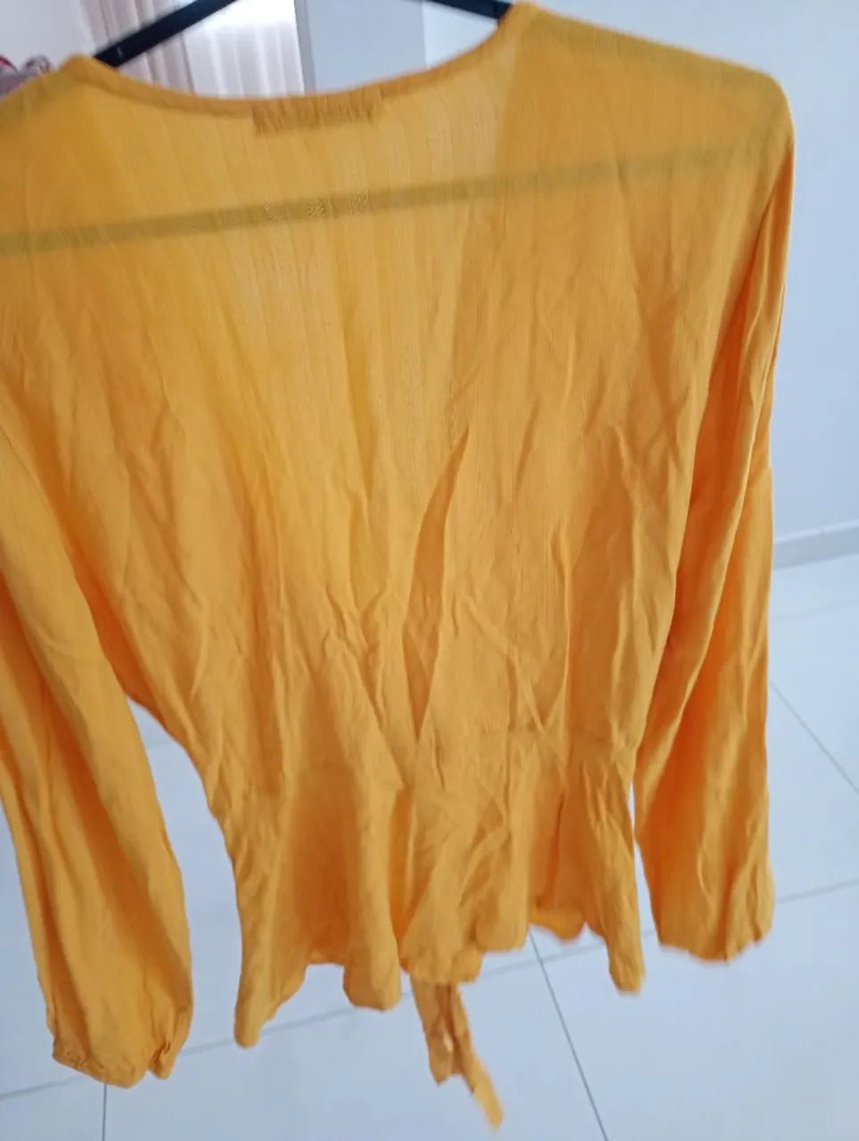 BLUSA AMARELA. VESTE P.  - Foto 2