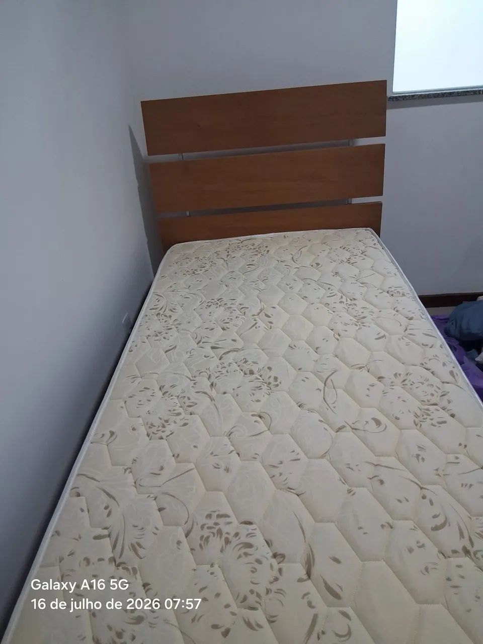 Vendes cama de solteiro  com colchão  - Foto 3