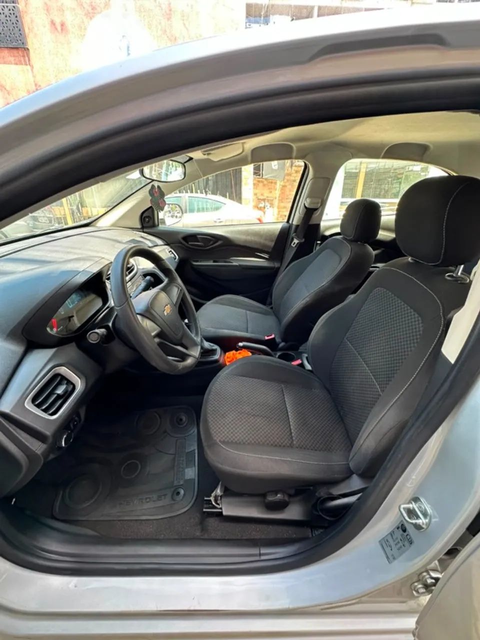Chevrolet Onix Hatch LT 1.0 8V Flex Mec. 4P 2017 - Foto 4