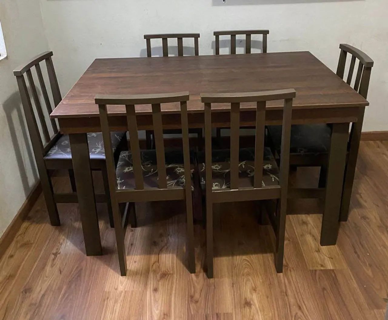 Mesa quadrada com 6 cadeiras ( novo) - Foto 2