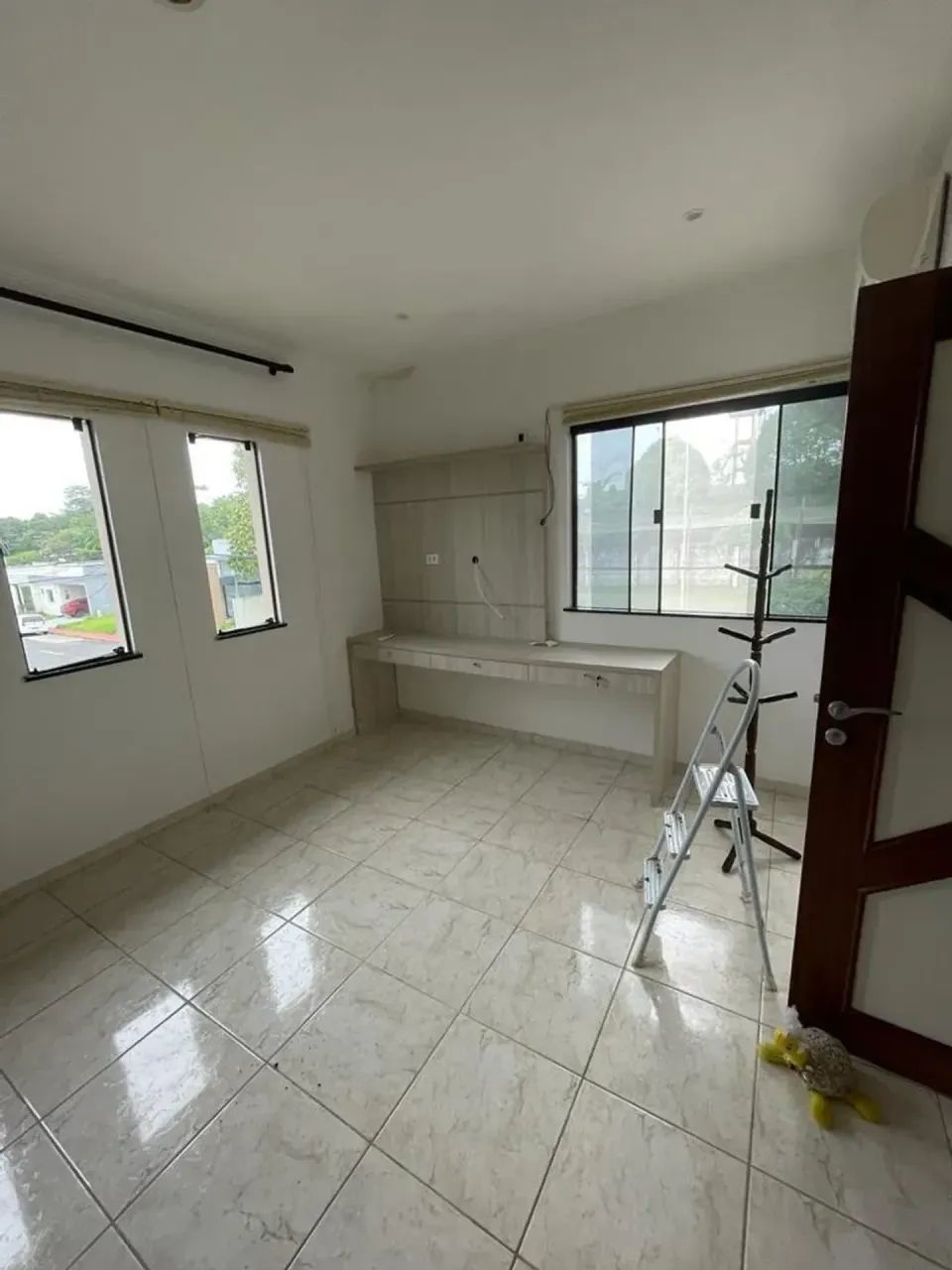 Casa espaçosa em condomínio fechado - Foto 5