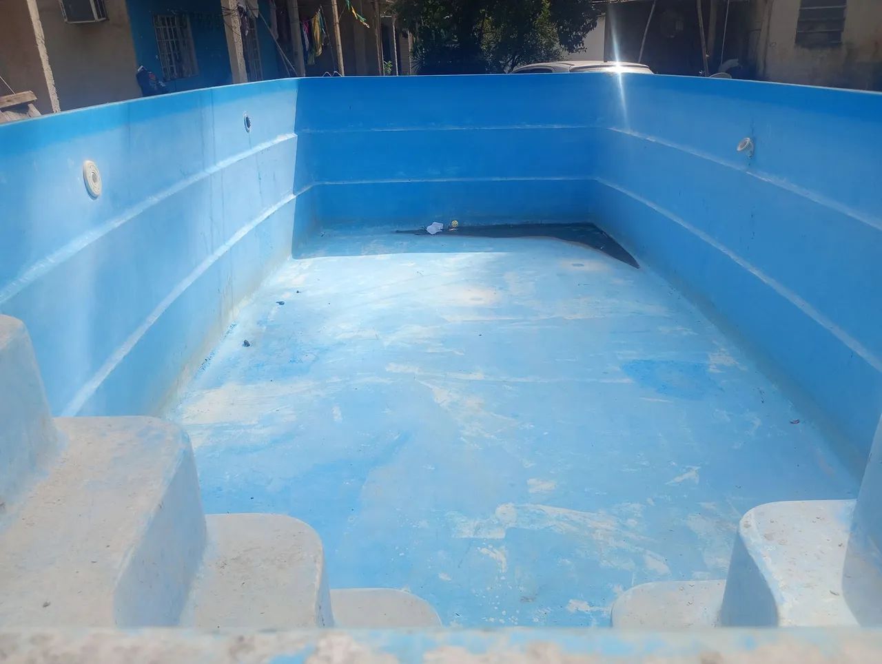 Piscina de fibra usada 