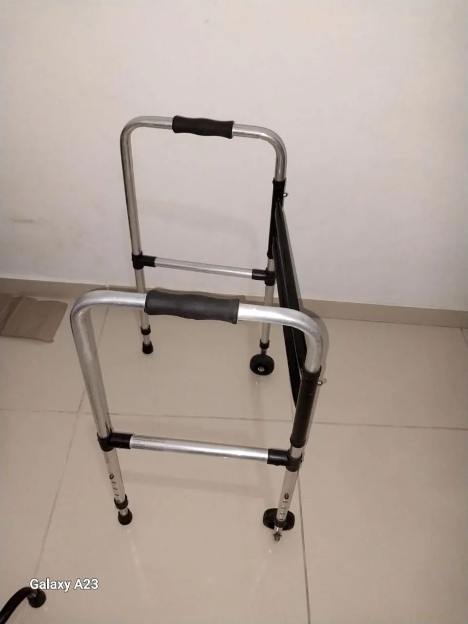 Andador em alumínio 