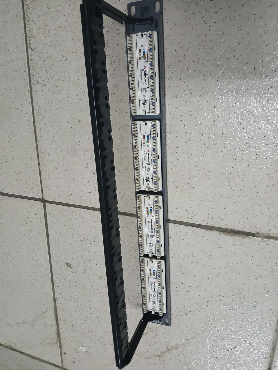 PATCH PANEL FURUKAWA CAT6 - Foto 3